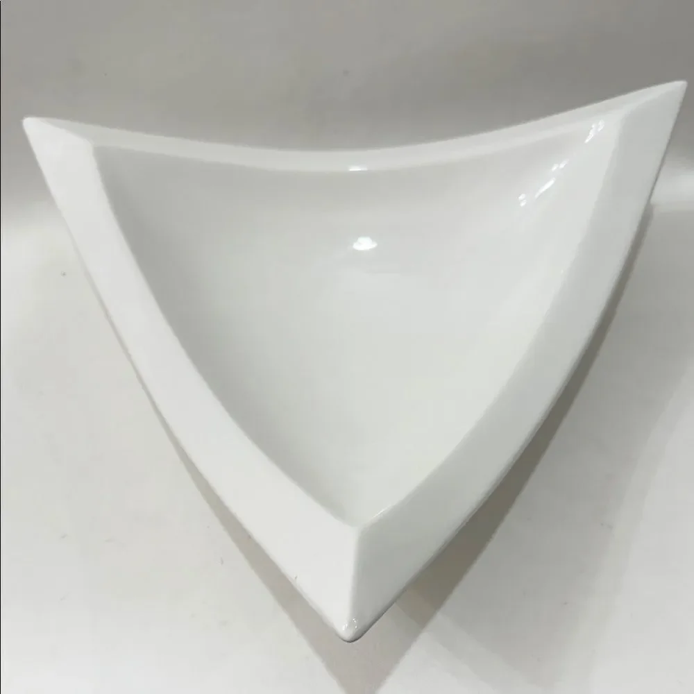 The Mulino Elegant White 12 In Triangular Serving Display Bowl Heavy 2.23 Lbs